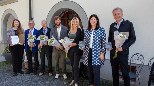 Regierungsrätin Laura Bucher zeichnet im September 2024 Archiv und Bibliothek der Abtei Pfäfers mit dem Kulturerbe-Label aus, nachdem dies zuvor auch beim «Alten Archiv Stadt Rapperswil» erfolgt ist.