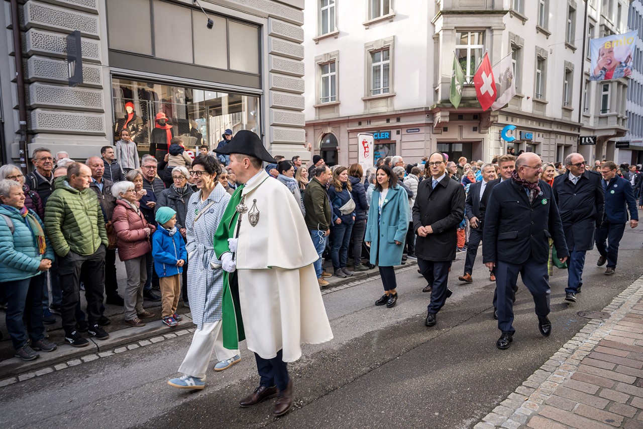 Auch die Mitglieder der Regierung liessen sich eine Teilnahme am Umzug nicht nehmen. Quelle: Michael Huwiler