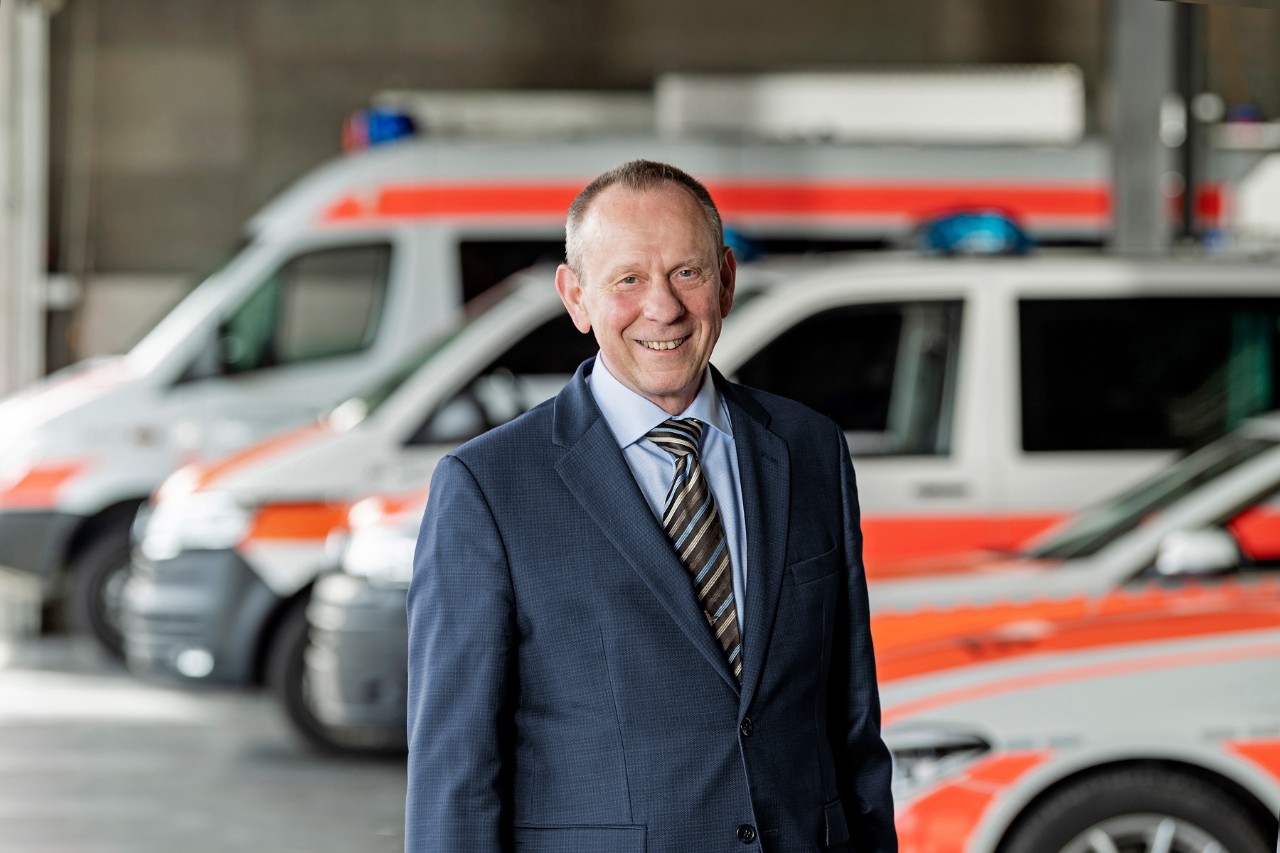 Der Kommandant der Kantonspolizei St.Gallen, Bruno Zanga, gibt Ende Oktober 2023 bekannt, dass er nach mehr als zwölf Kommandojahren auf Ende April 2024 in den vorzeitigen Ruhestand treten wird. 